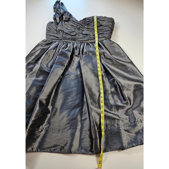 Maggy London Silver Gray Metallic Crinkle Sweetheart Shoulder Rosette Dress 14 ^ - Picture 7 of 9